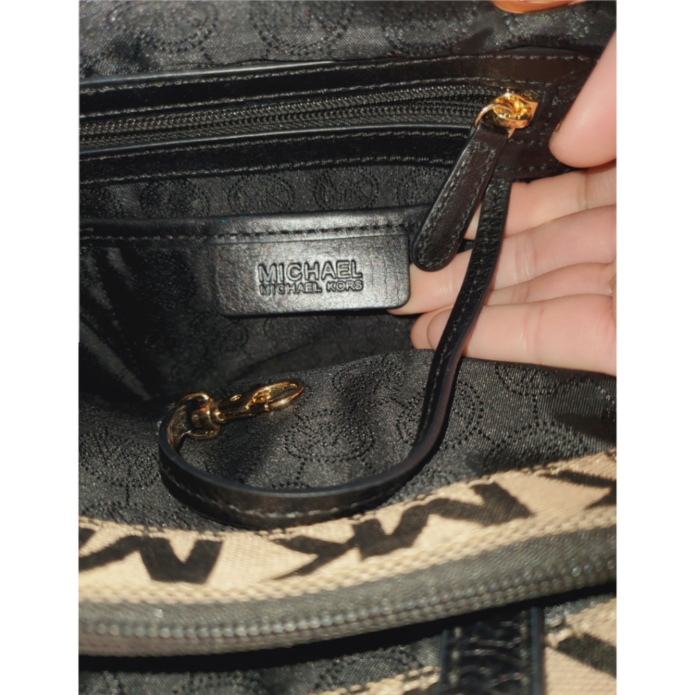 MK Purse! - Picture 5 of 9